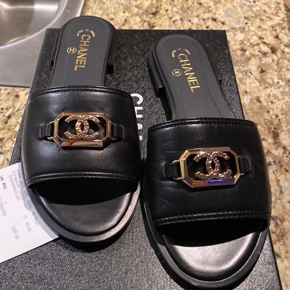 COPY - Brand new only worn once bought from store comes with receipt and box cl…